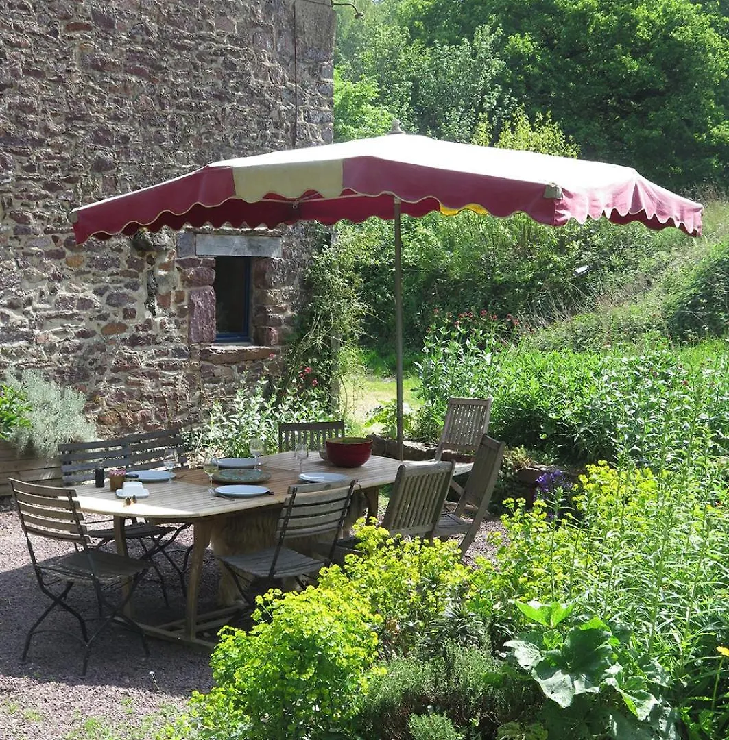 Louzou Les Chambres Aux Loups Iffendic Bed & Breakfast